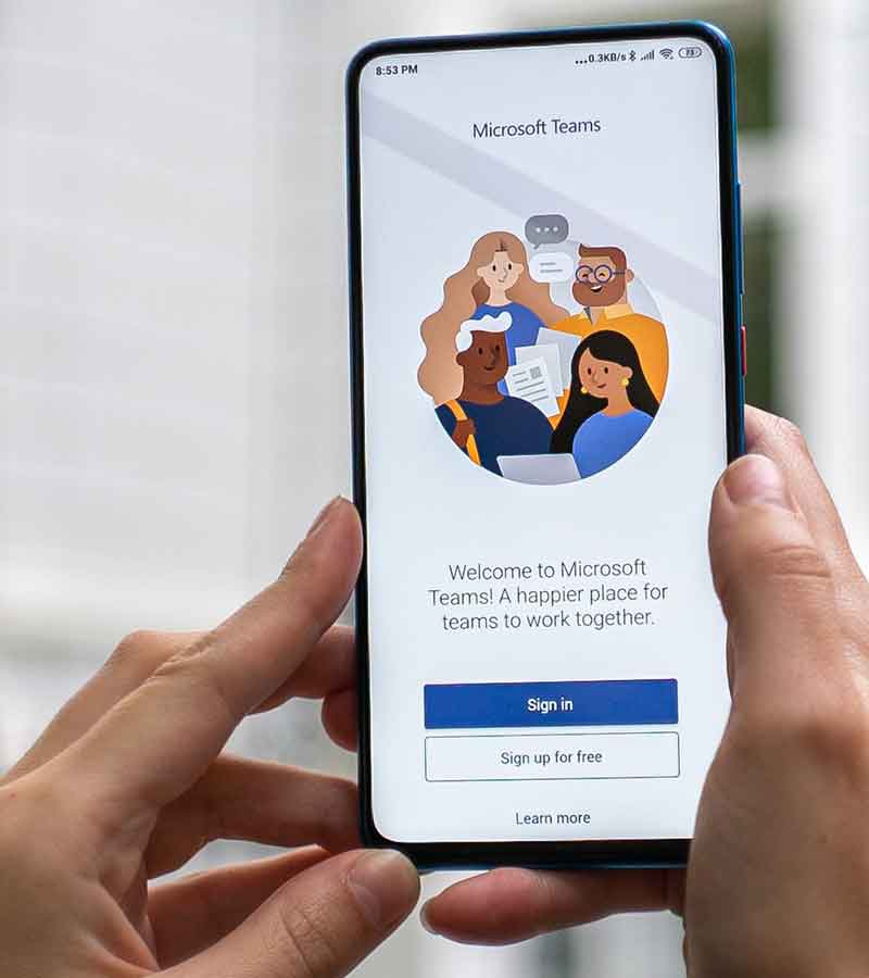 phone_with_microsoft_teams_app